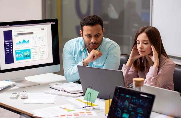 manager using ARP system to track and analyse vital data for decision making