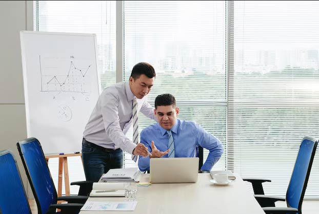 professionals analysing difference between erp vs epm