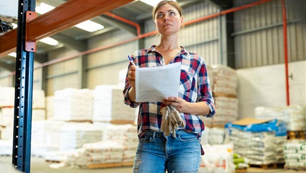 warehouse manager manually tallying stock